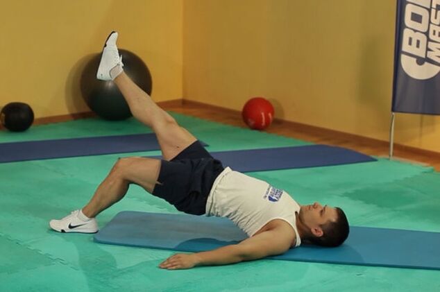 „Glute Bridge“-Übung zur Regulierung der Kraft bei einem Mann